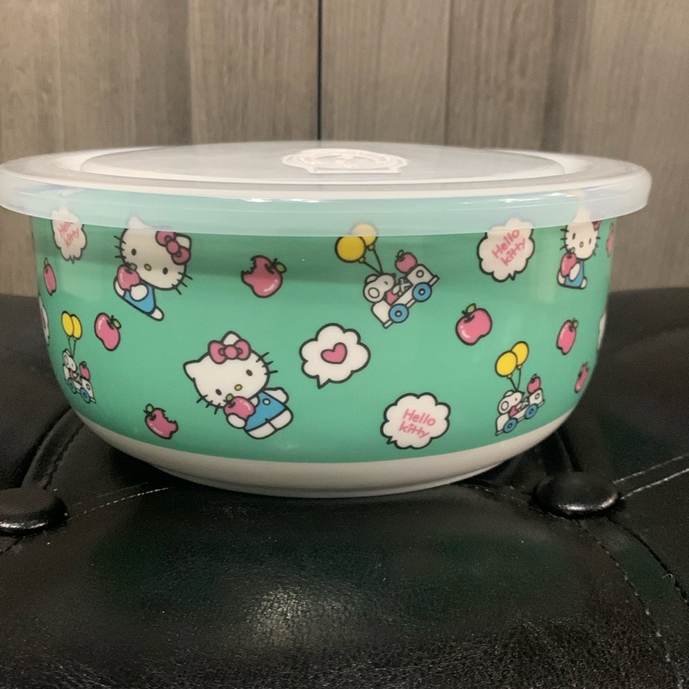 Hello Kitty With Apples & Mice Large Food Storage Container By Zrike Brands